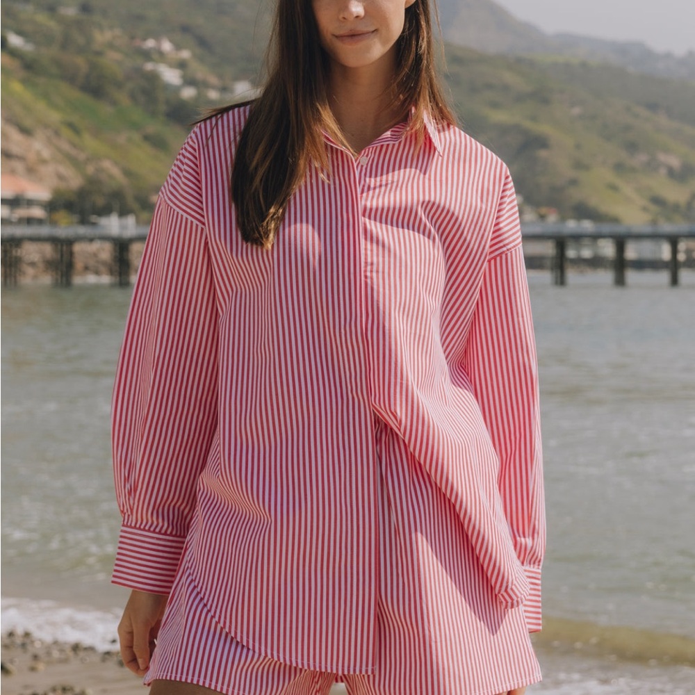 Daily drills poplin red and white striped button down